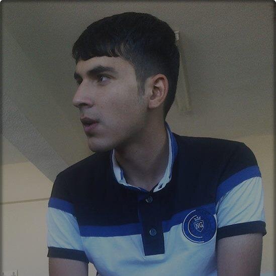 Gezmeyi ve koşmayı çok sever, pizza yemeyi sever, Eminem hayranıdır, oğlak burcu, deli gibidir, arkadaşlarına önem verir, Medya'ya önem verir!