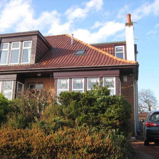 Our Art-Deco style bed and breakfast offers comfortable en-suite rooms with king size beds and  fabulous sea views.