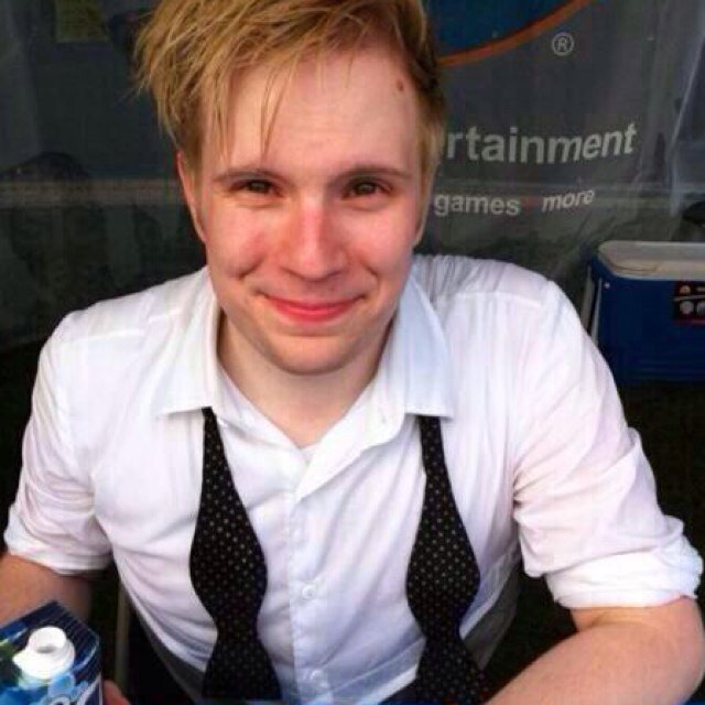 barakabobs's profile picture. ✽calum/4✽