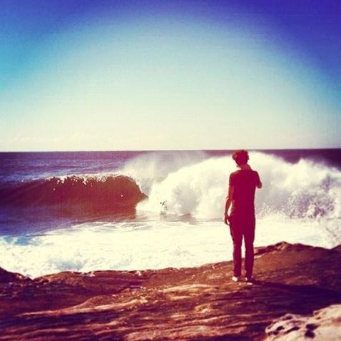 searching for great waves, lover of tech, fascinated by planes.