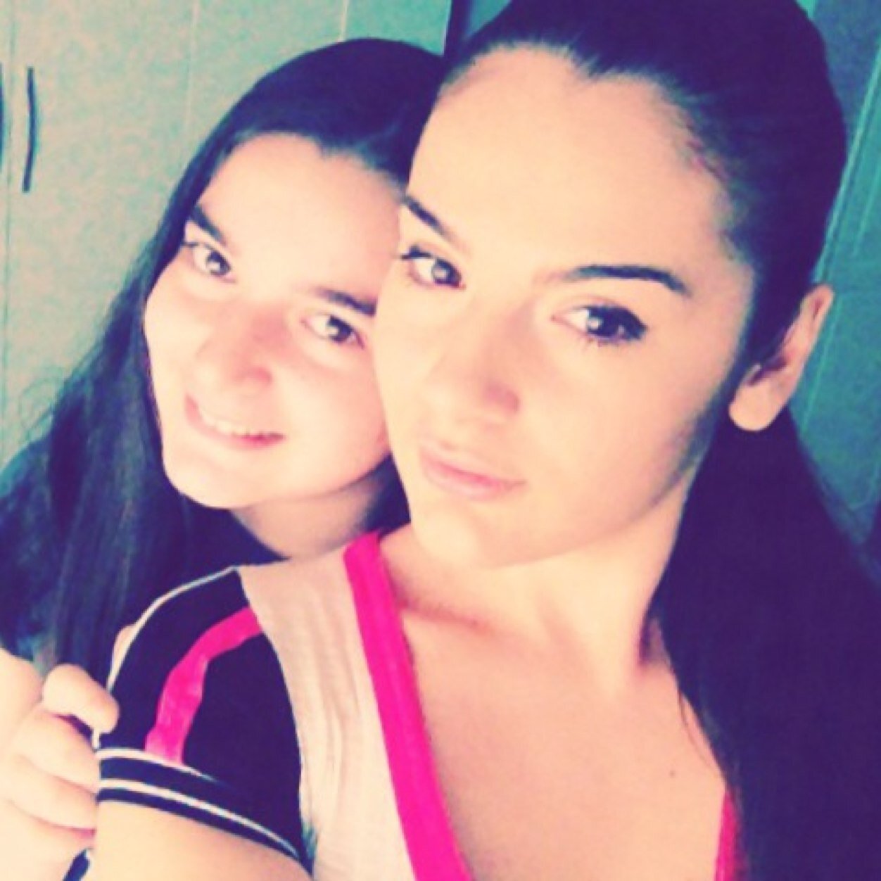 Hi i am Artila Doganaj ,please follow me
