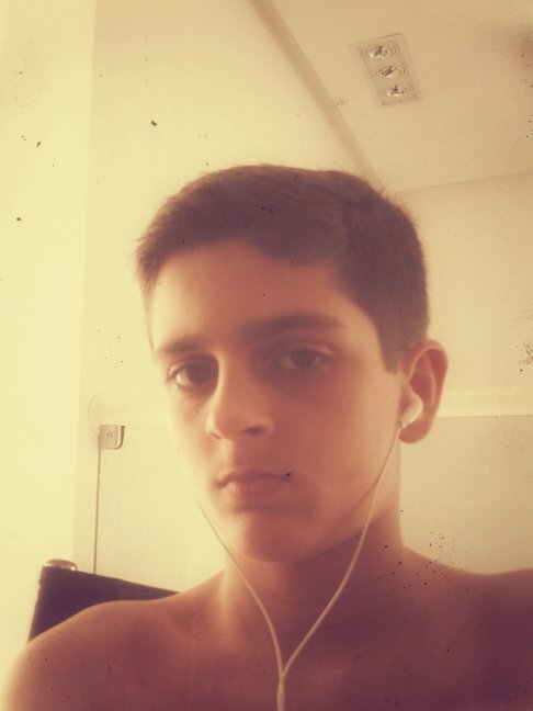 Jogo futebol na ASPOFERN, estudo no Marista e sou feliz!!! Quem quiser me segue no Instagram - _heitorhfg
