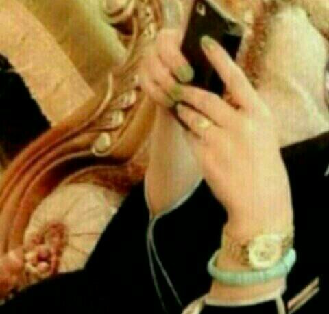 ‏‏‏اكبر قهر .. لي خانــك انسان تغلـــيه،، مع شخص ما يسوى مواطي رجولك،،