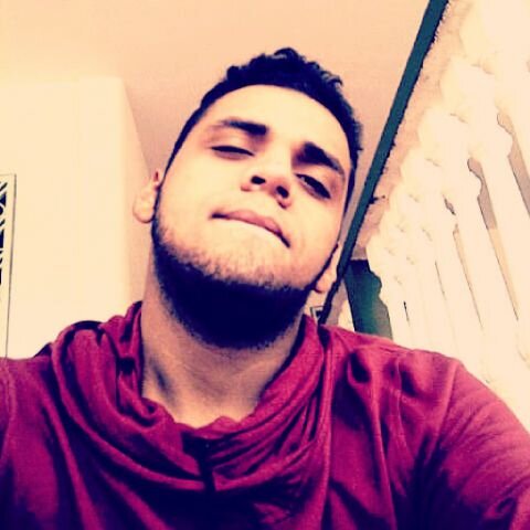 Vivo preso de la libertad que me brindan las letras; bienvenidos a mi cárcel.    Instagram:  eems7