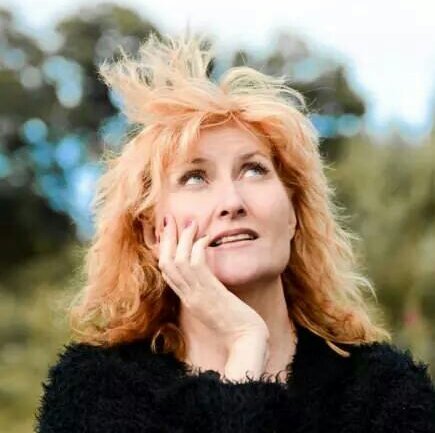 The official place to keep up to date with everything Eddi's up to. For her personal tweets don't forget to follow @eddireader