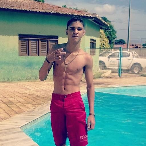 -onde estiver seja lá como for tenha fé pq até no lixão nasse flor!!