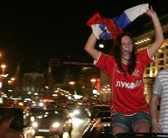 #Взаимофолловинг   Люблю! Россию нашу! Родителей, братьев и сестер люблю! И жить люблю!