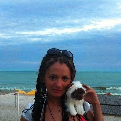 Приветствую. Я достаточно раскрепощенная как человек. Хочу жить не стандартно. Нравится обмениваться взглядами.