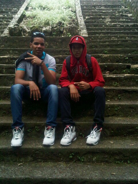 TOY SOLTERO SIIGUEME TE DARE TU BACK PERRA