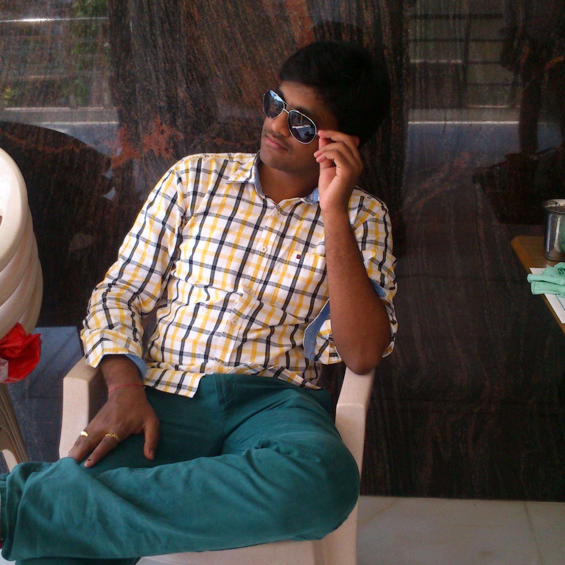 SuitablyItsAdhi's profile picture. 