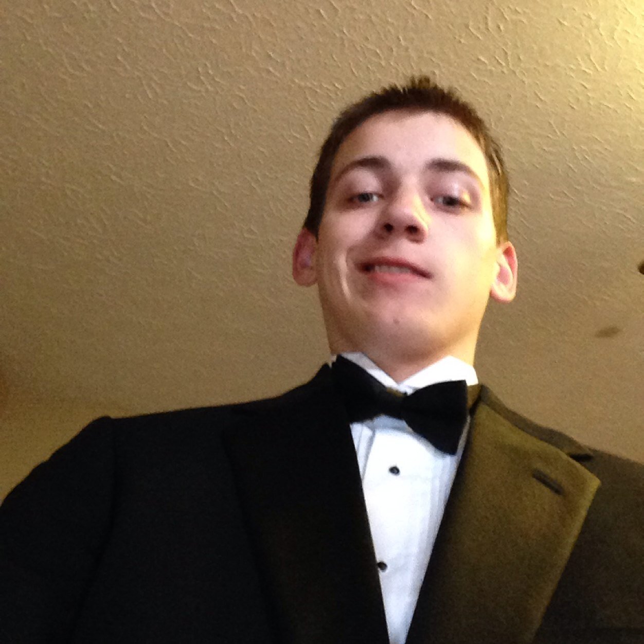 Saxophone player, senior at BEHS, 18, single, snapchat: daltonembry