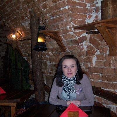 Хочу жить не стандартно. Нравится обмениваться взглядами. Я достаточно раскрепощенная как человек.