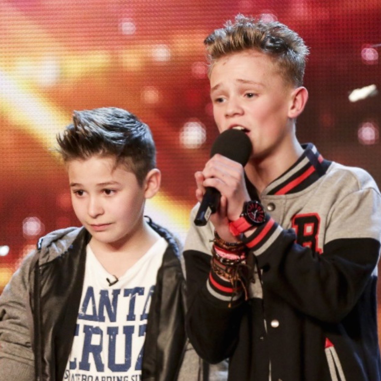You can be the bars and i can be the melody

Fan page ill follow everyone that follows me lets show everone how much we love bars and melody