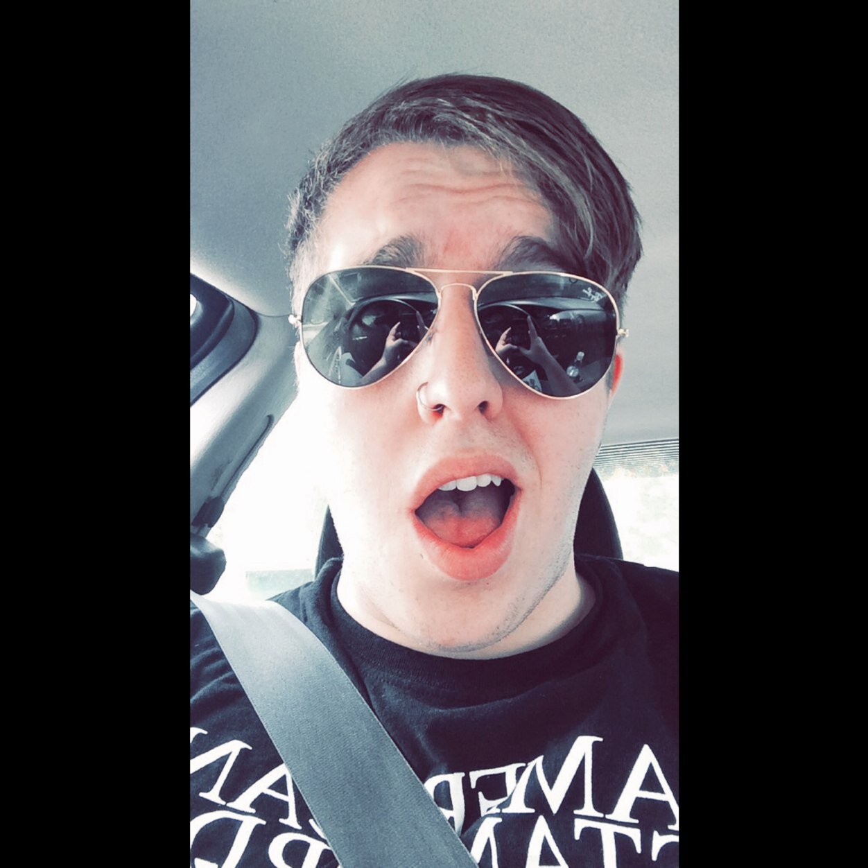 I play guitar in @deadpilots and Tiger Fang. Don't take me seriously.