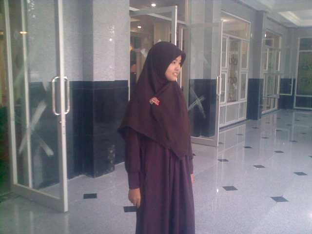 muslimah sejati - 23 des 1990 - i'm teacher at junior n senior high school - S1 pbsi - berhijab sekarang dan selamanya -