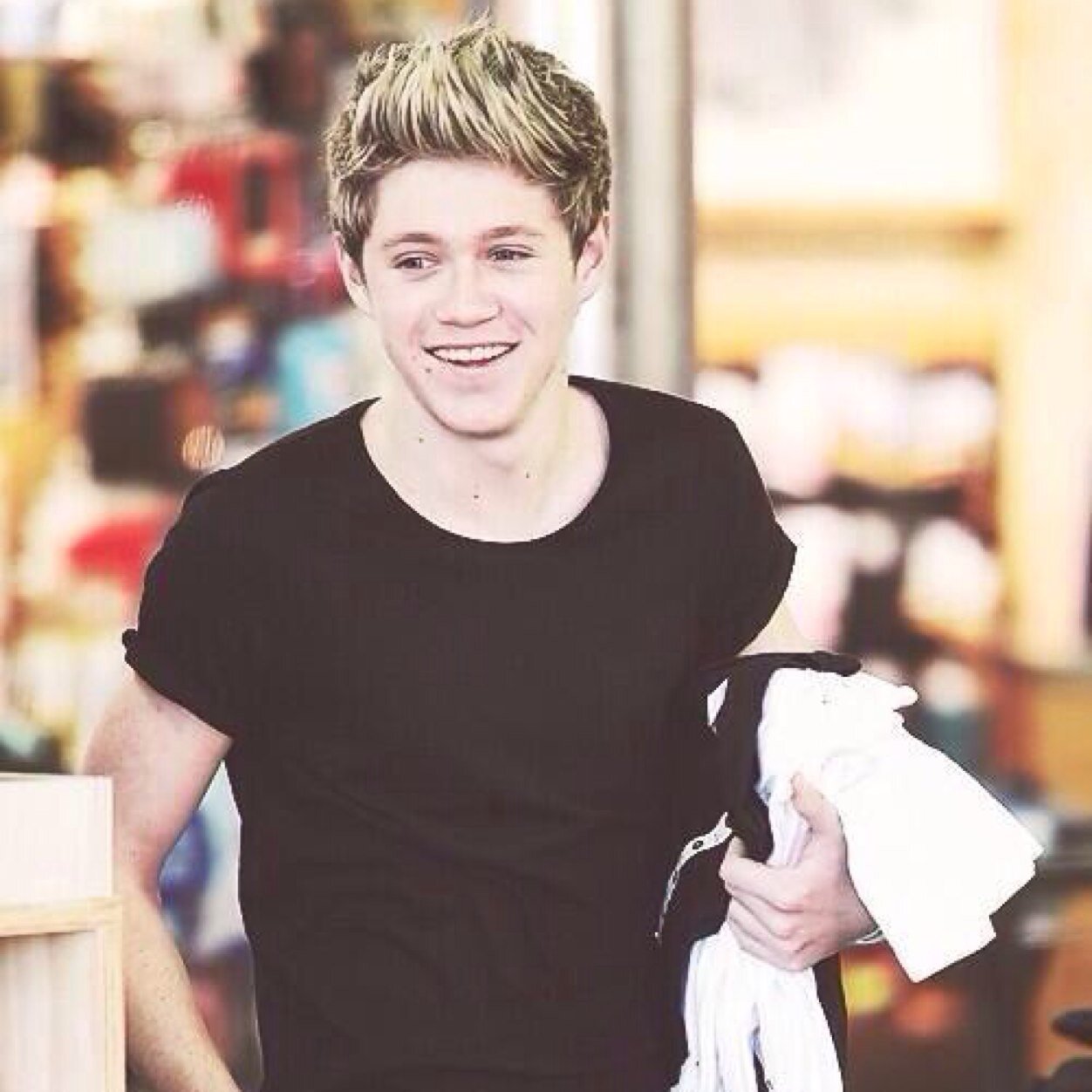 Pls follow @abowlofniall and ask her for a follow back. :)