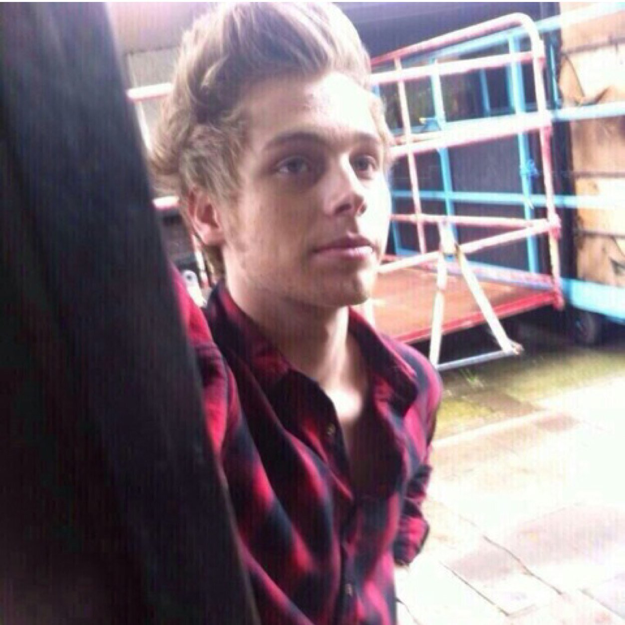 follow @elitehemmings