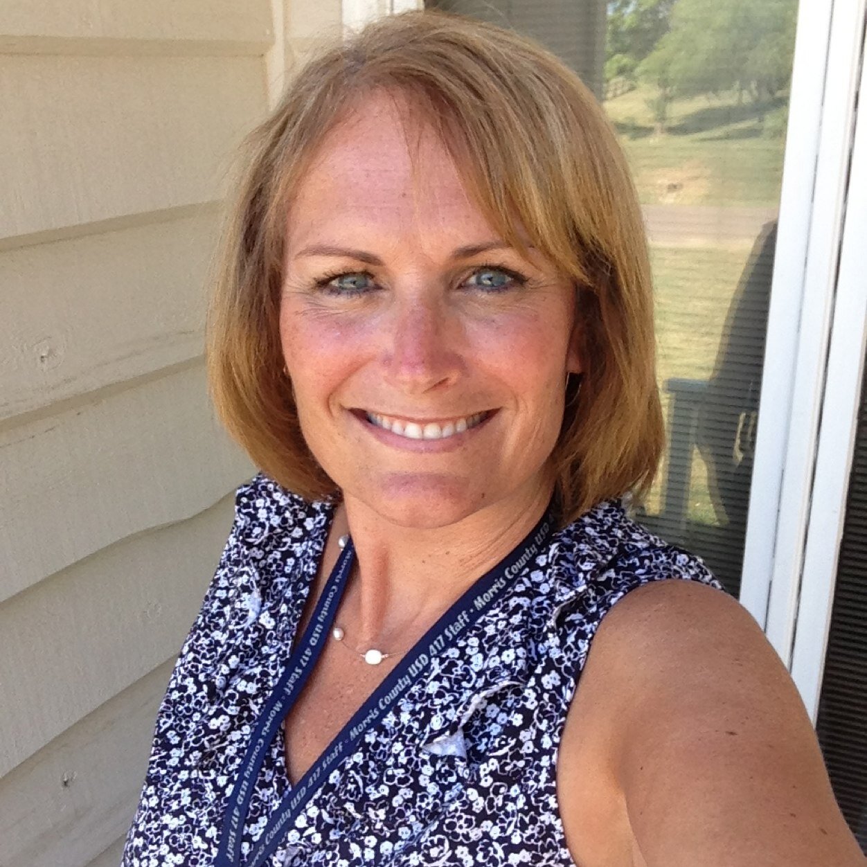 EstesMmgestes's profile picture. Busy wife and mom, educator, baseball junkie and concerned Kansan.