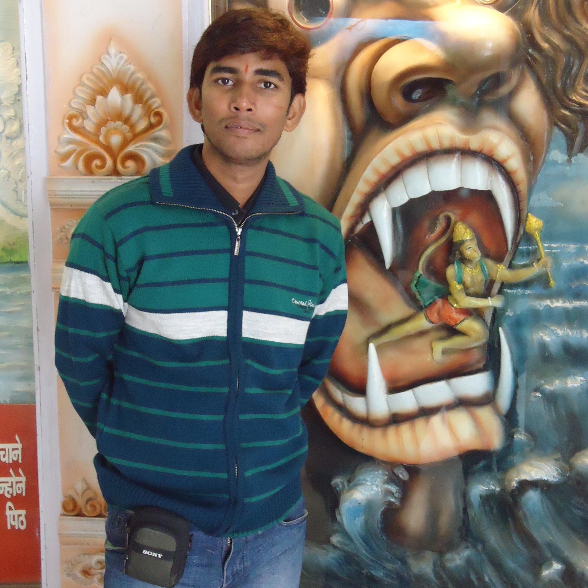 Kisi ki otho par muskan na la sko to koi bat nhi par itna jarur krna ki kisi ki ankhon me ansu lane ki wajah na bno....