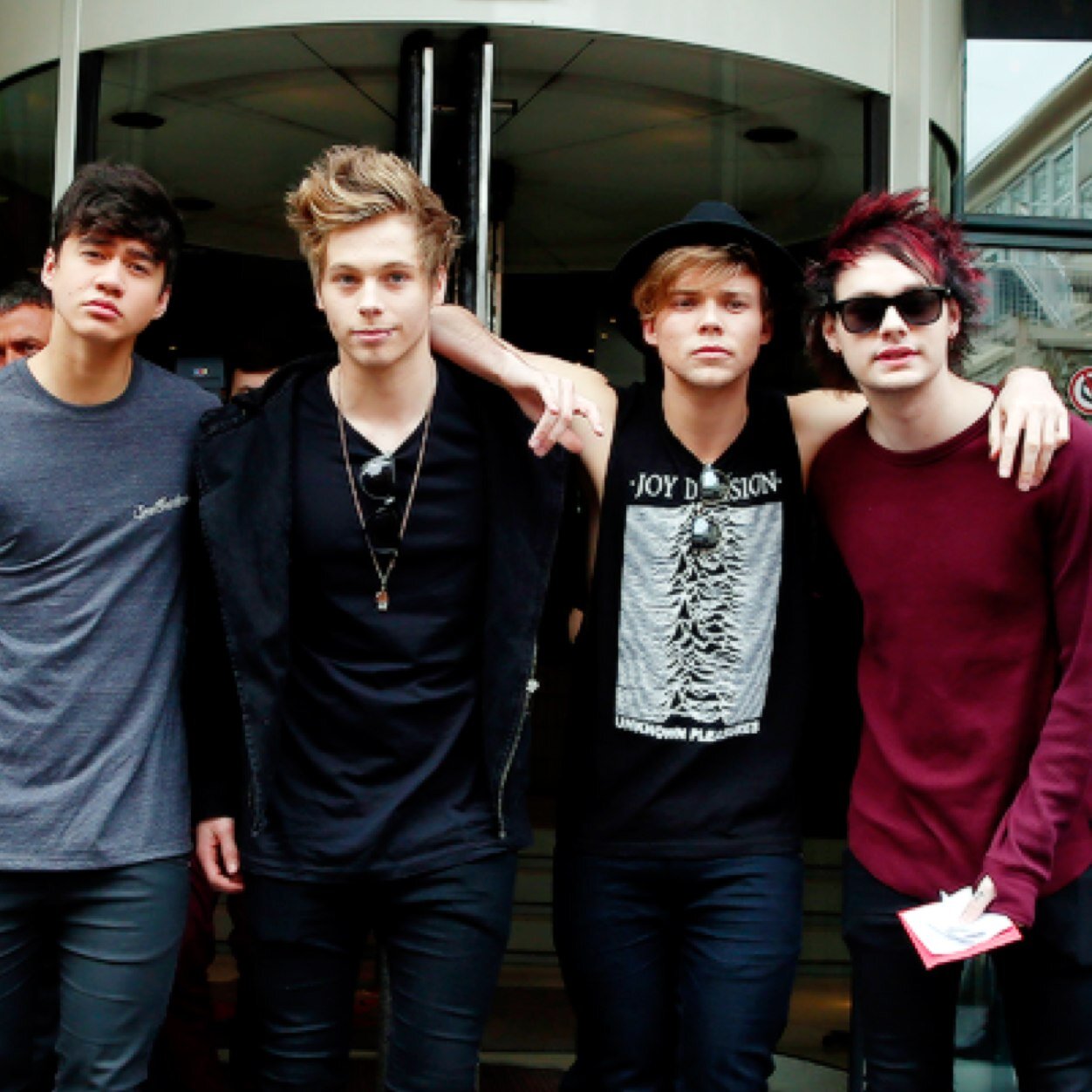 #5sosfam. Ashton/4 17/10/13 1/9