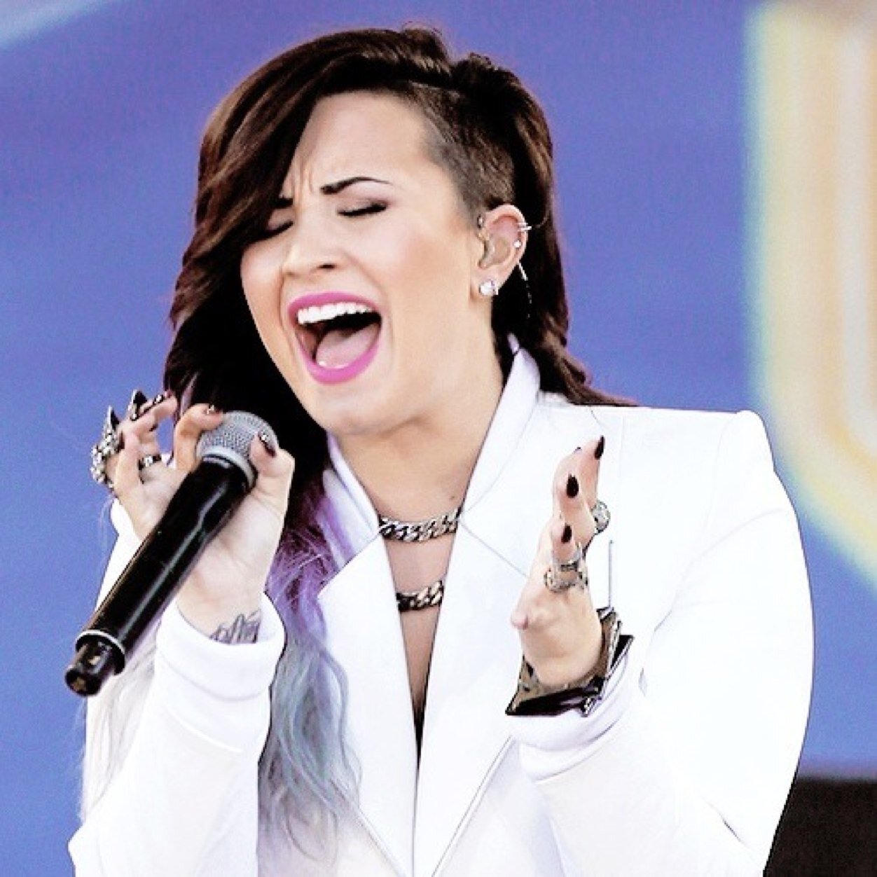 Free follow for you! Please follow me on @demetriajcnas, xoxo.
