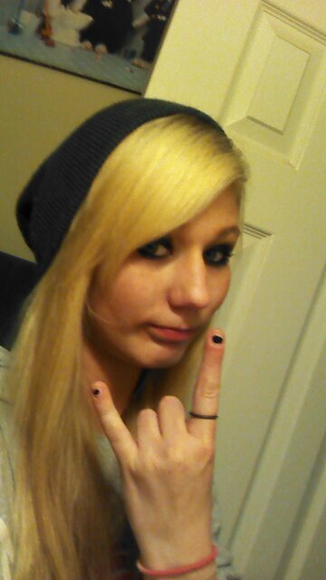 schneiaa17's profile picture. hey guys i had a twitter and i made another one