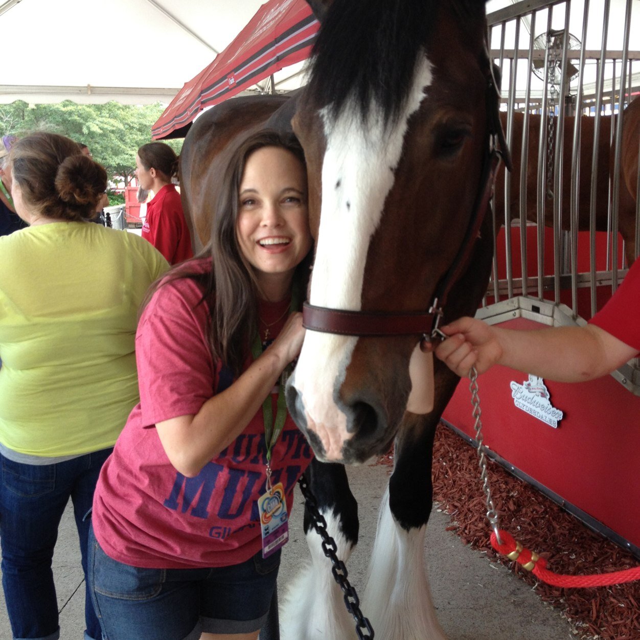Just a girl who loves the country, horses, my honey and my two beautiful girls!
