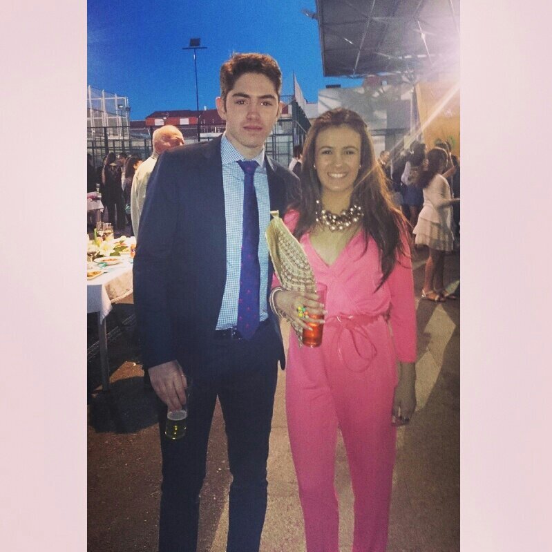 lo mas placentero es pasar tiempo con tus amigos y con lo que mas me gusta ,el baloncesto:)