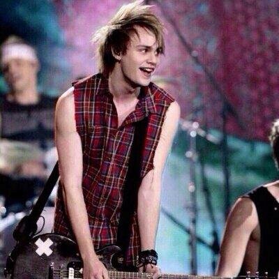 follow my main account @Hxmm1ngs - #5SOS #OneDirection