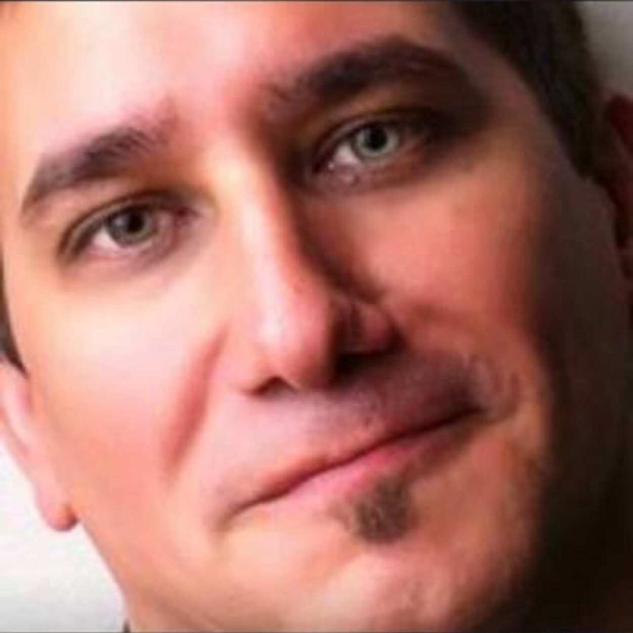 inarevalov's profile picture. Me tienta el lado oscuro, pero siento el poder de la fuerza.