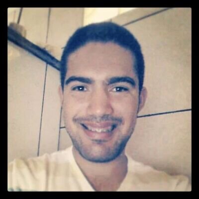 Garotinho que é diferente, e que gosta de mudanças,revoluções e coisas unicas.Cantor,instrumentista nada com profissionalismo, mas sim com aprendizado.