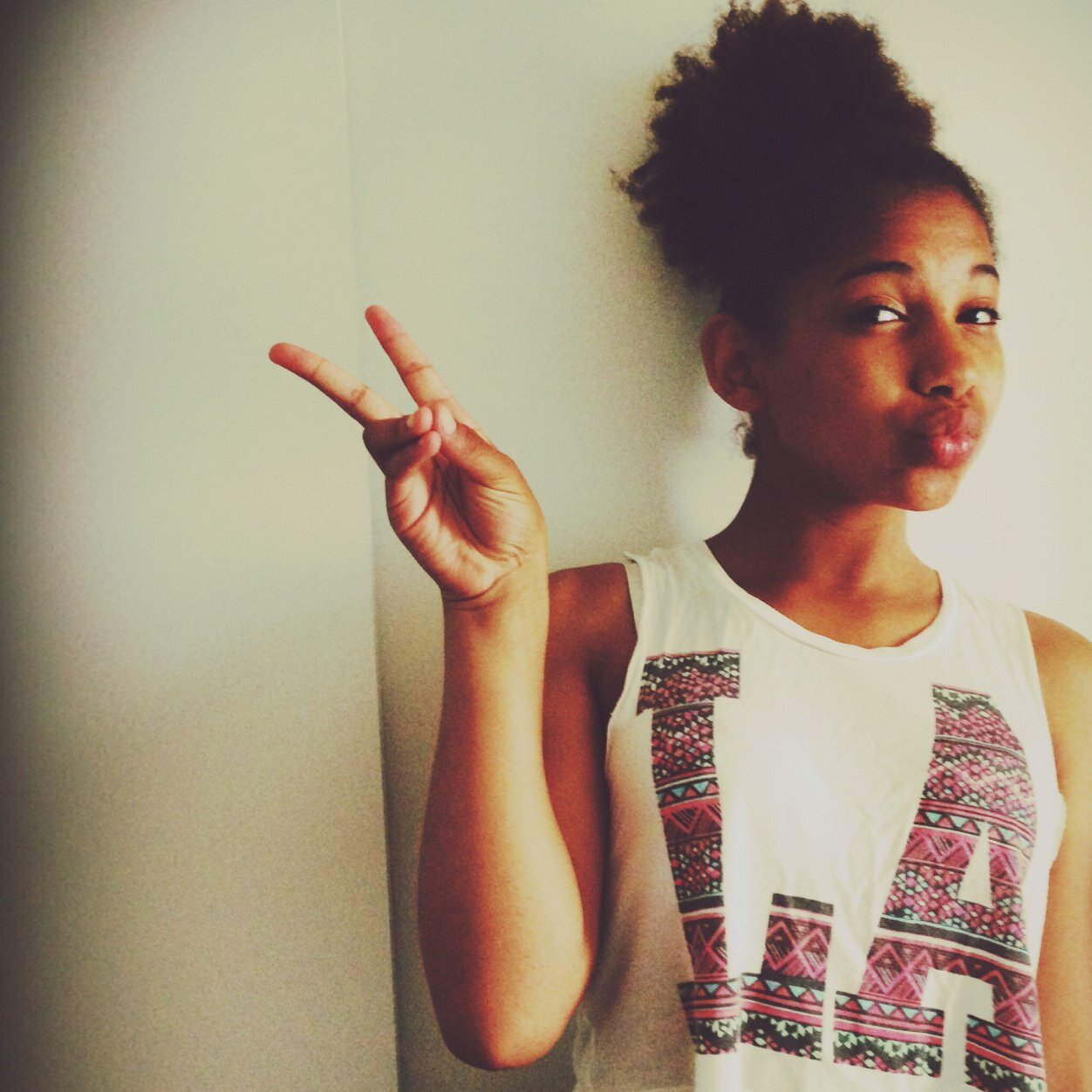 Plz follow me and ill follow u back :)