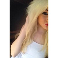 Hollie Bayles - @hbxyles Twitter Profile Photo