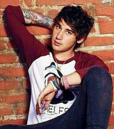 DanielReeseJW's profile picture. Class Clown. Popular. Troublemaker.