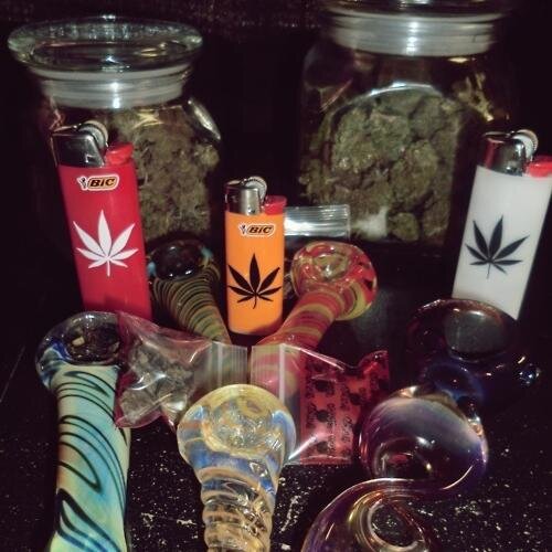 WeedDaily__'s profile picture. put #WeedDaily in your bio ! send me your weed pics anon or not && Ill post em ! weedpics1234@gmail.com #peaceloveandbongrips #weedlyfe