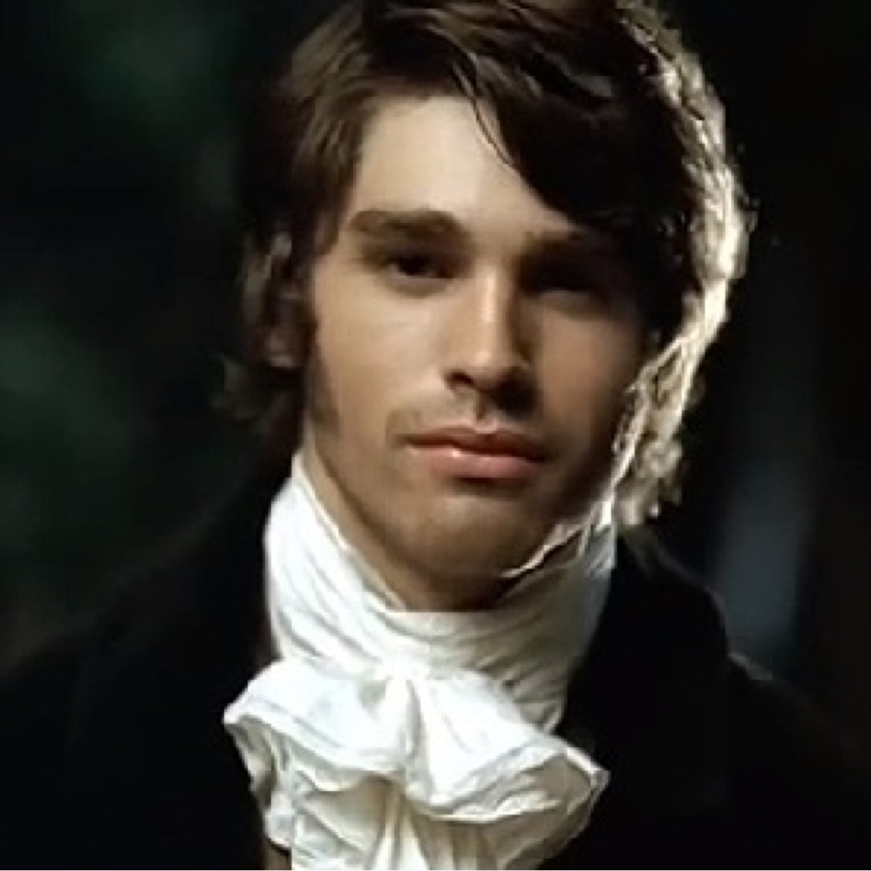 But, soft! What light through yonder window breaks? It is the east, and @HisCapulet is the sun. RP | #OUAT | #21+