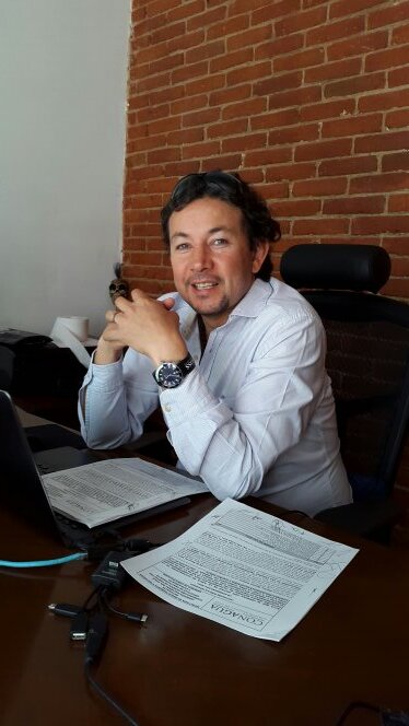 Ing. Civil.  Amante de mi profesion y me gusta el analisis politico. !Creer es crear...!!!