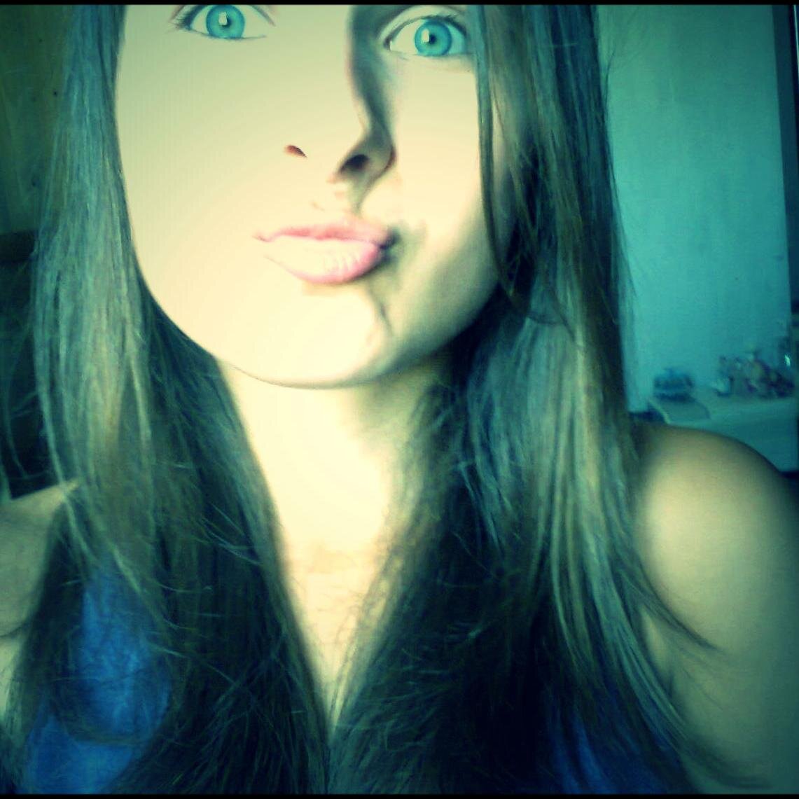 → Euu queroo.
Euu PossO.
Euu coonsiigO ←
●๋• Siimplees αssiim ~
Twittando até o fim! ;p