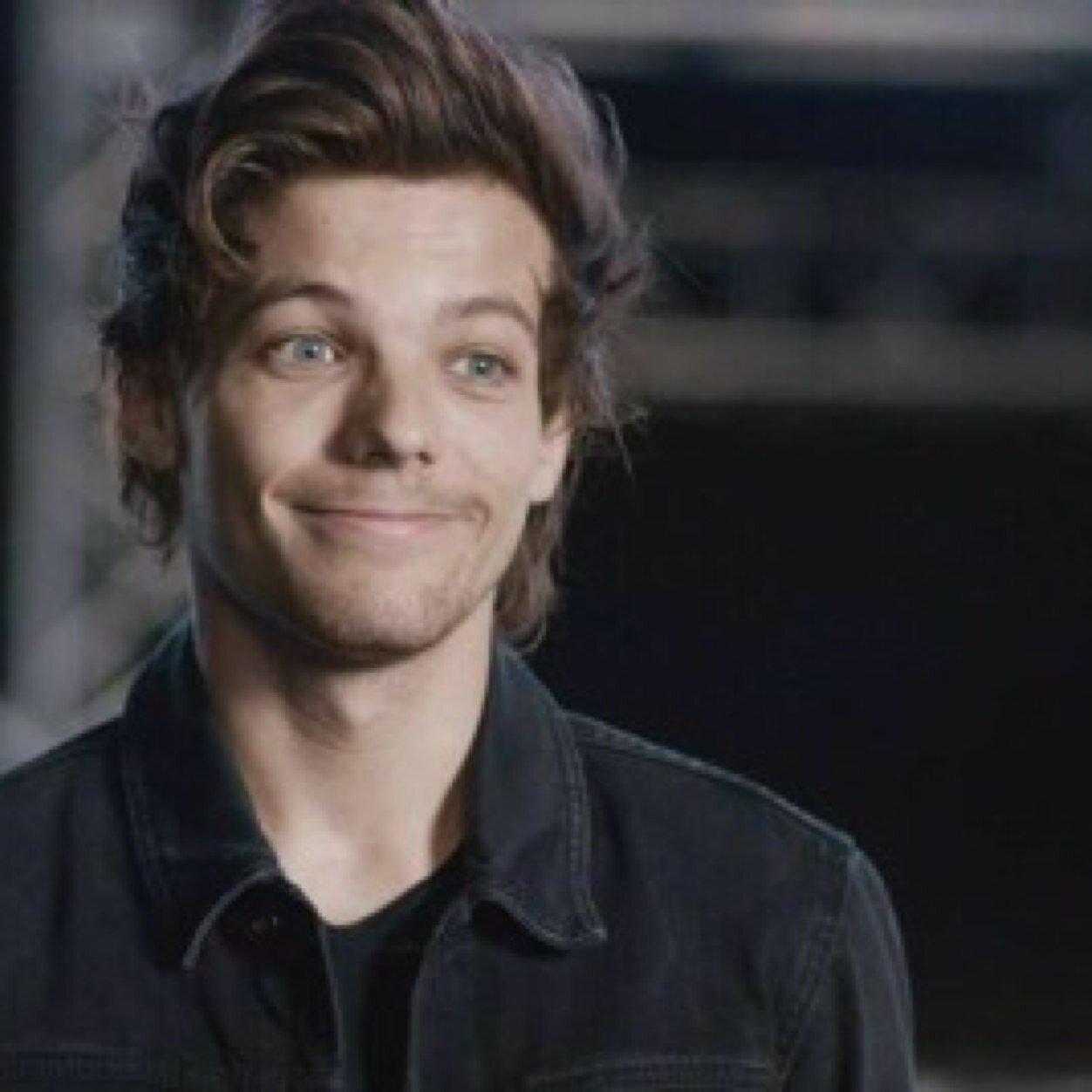 Please follow @_Larryshipxx
She follow back :)