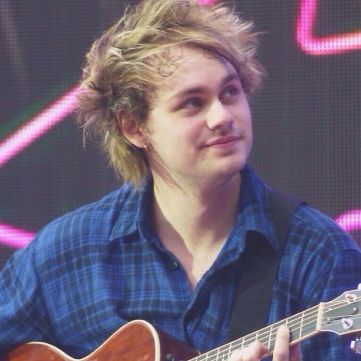 please follow @nandosluke and rt/fav https://t.co/BRE0lAsY7p