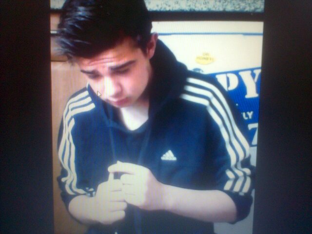 I am 16 years old single love football, chatting and socializing with freinds and other people + I want a dream girl to walk into my life