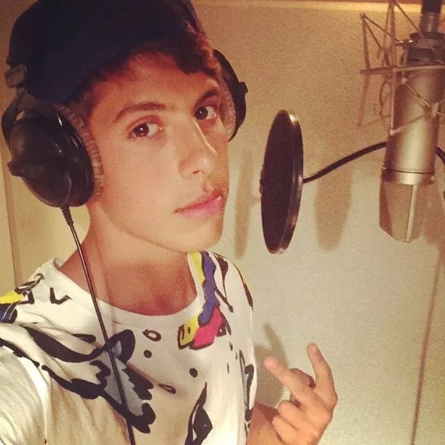 Amo a ONE DIRECTION, JUSTIN BIEBER &  a MATT HUNTER...... :3 aaww... @matthunter123 @mirirdz98 ...gracias por seguirme........te amoooooooooo ♥