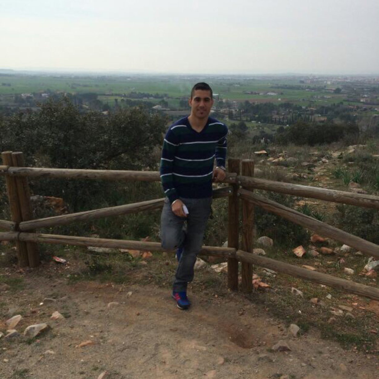 Amar no es ocupar un lugar en nadie, si no crear un lugar que nada mas que tu puedas ocupar. #22