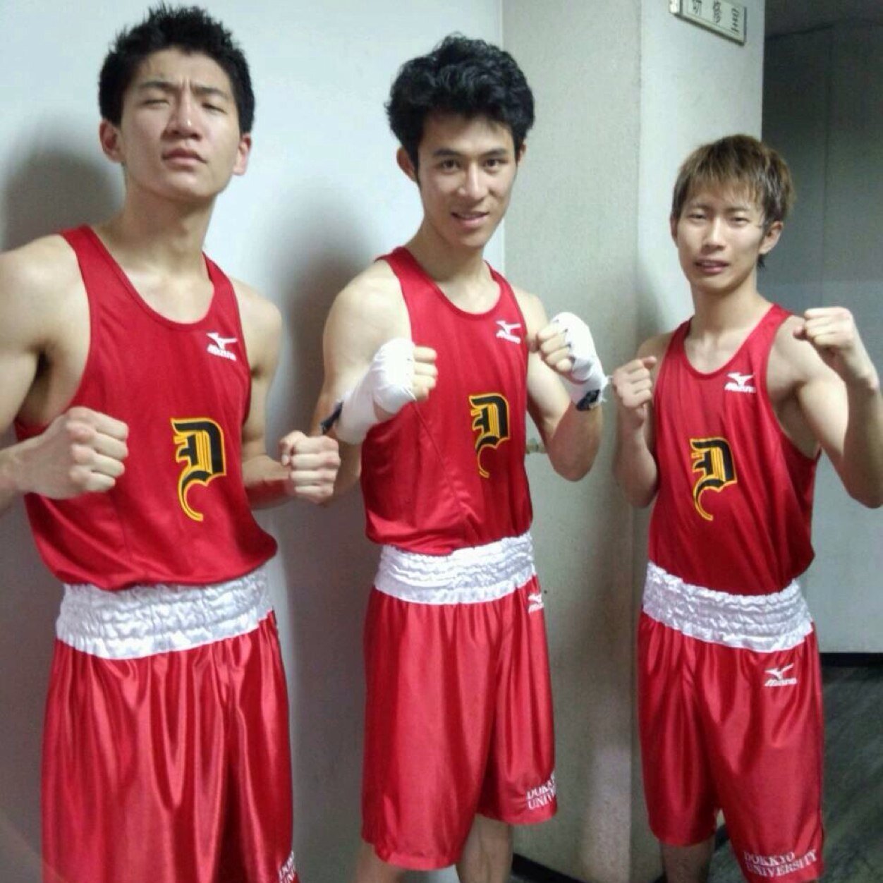 獨協大ボクシング部です！ アリーナ内トレーニングジムにて週4回の活動となります！水曜日と土曜日には各コーチを招きご指導していただいております！ 部員に限らず興味のある方はぜひフォローよろしくお願いします！