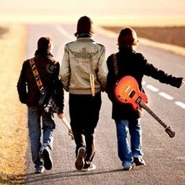 de_amigocokitoo's profile picture. Me encantó. Es dificilisimo cantar y bailar a la vez y hacerlo genial, como lo hicieron ellos. Además la canción tenía ritmo y era pegadiza, olé por ellos ...