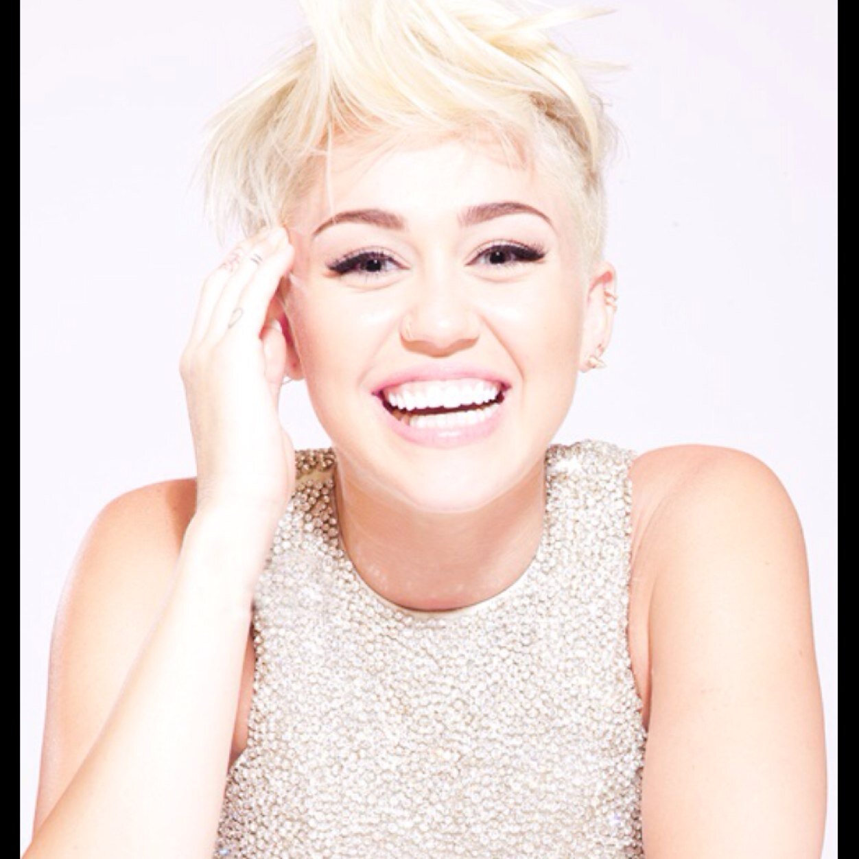 shecanbethe1's profile picture. 