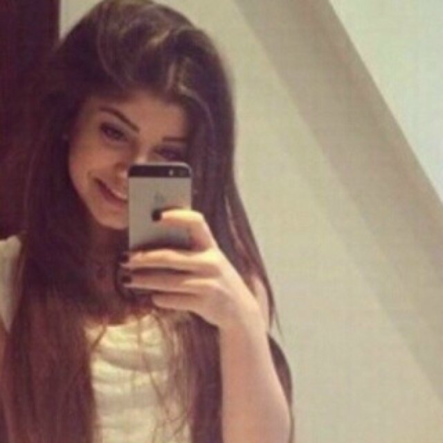 أنا لست افضل من غيري ولكنني امتلك قناعة{قويه}تجعلني ارفض مقارنة نفسي بأحد