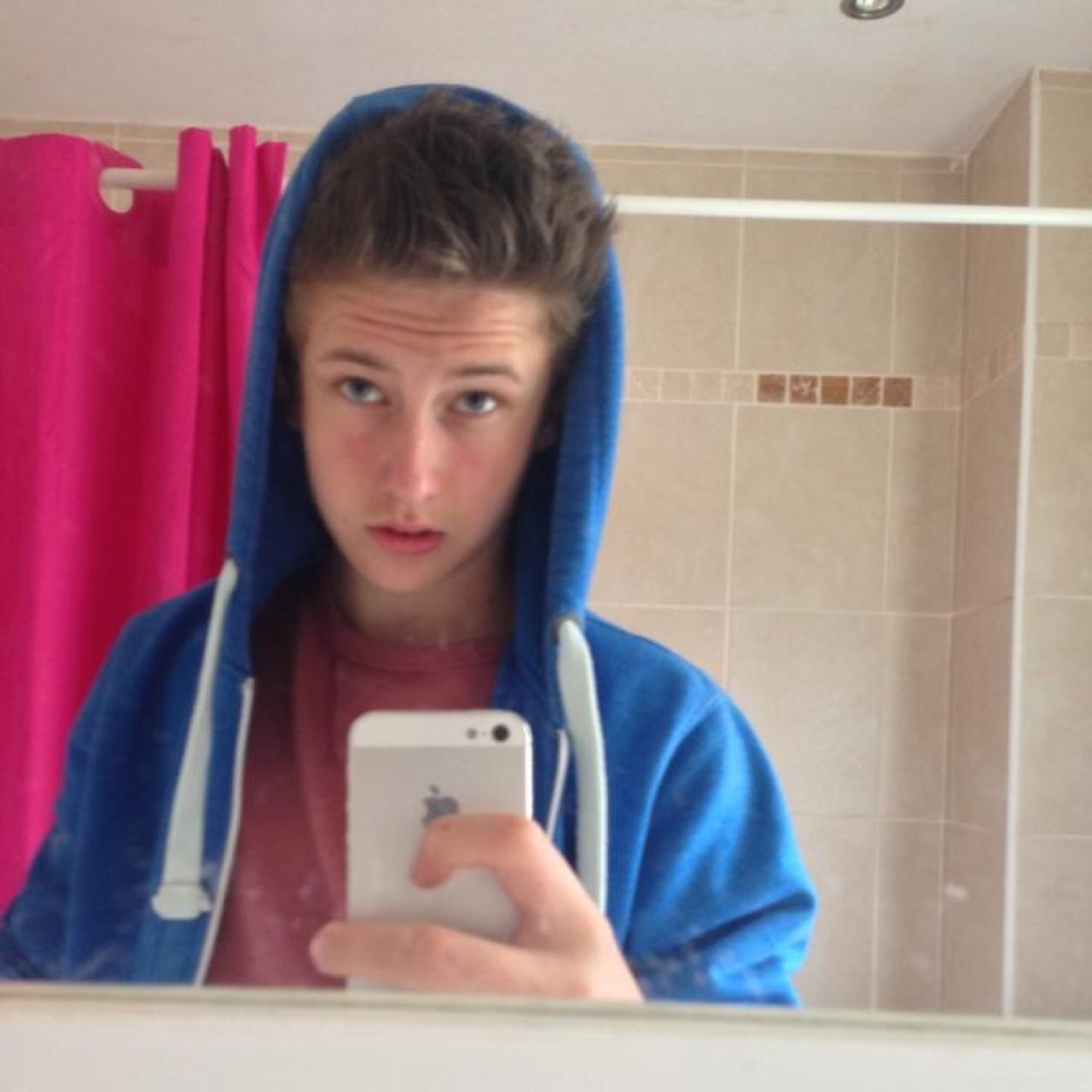 Ariana Grande is amazing holy fk! Eminem Forever✌born 12-11-99RIP 2pac&Biggiefollow me on instagram?(dylan_sfl_mercer).
