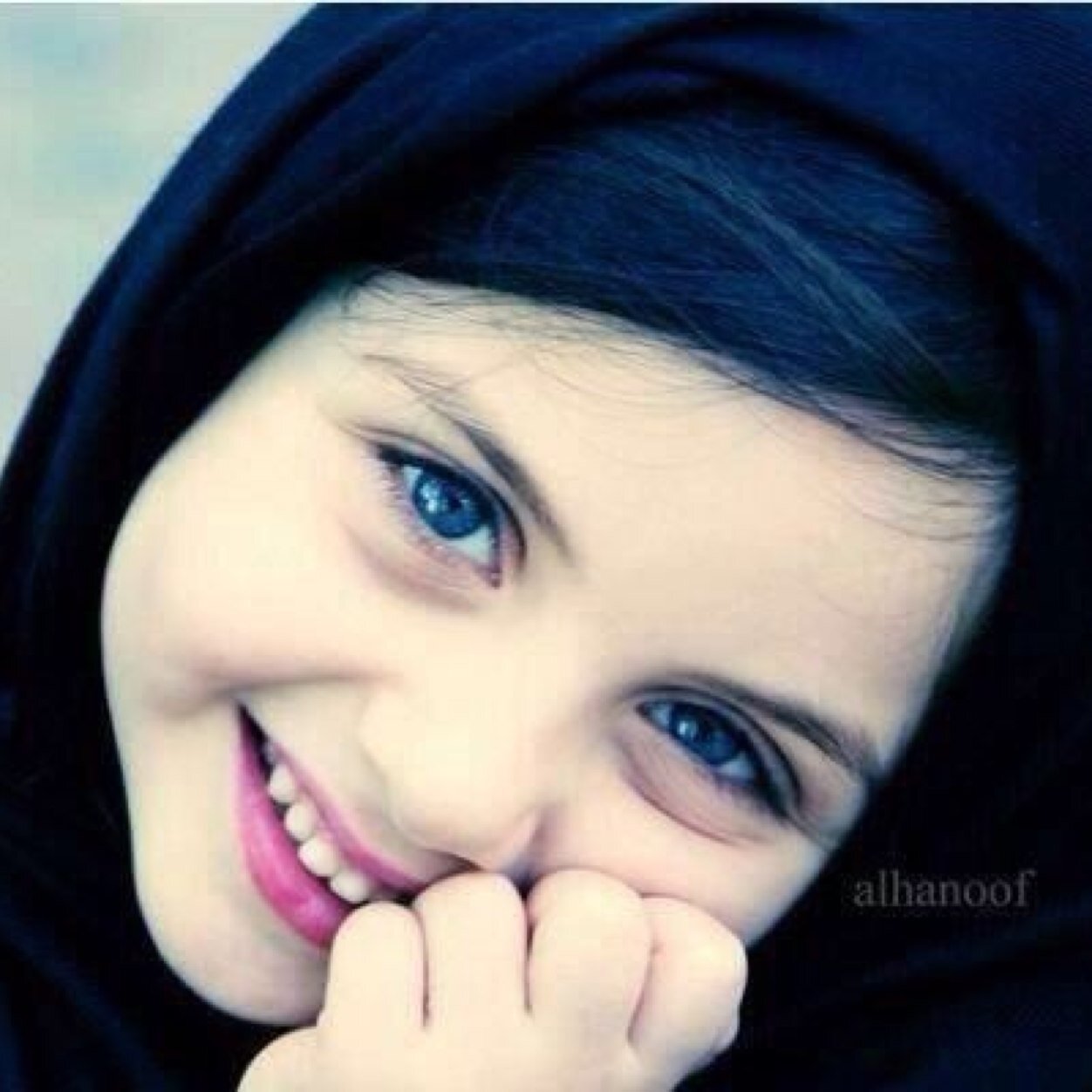 ‏تكلمني عن الفرحة اكلمك عن طفل بيحبك و اول ما يشوفك يركض عليك و يحضنك. ♥:) !