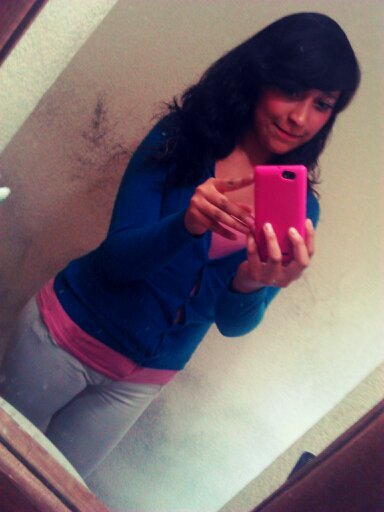 Soy una chava super divertida me gusta vivir dia con dia :3 amo bailar cualquier tipo de musica ;) y soy amante de los chocolates 3